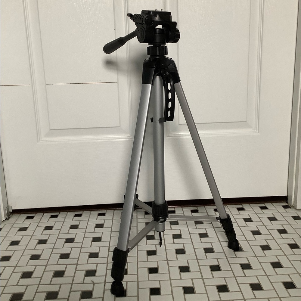 AmazonBasics 60-inch lightweight tripod